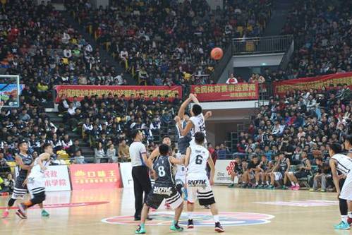 黄金交易提醒：SPDR持仓五连增，金价再创历史新高，关注美联储官员讲话